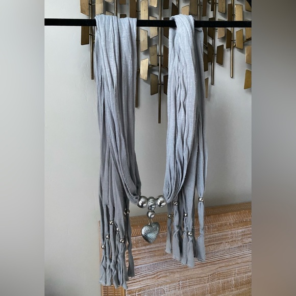 Gray bohemian scarf - Picture 3 of 3